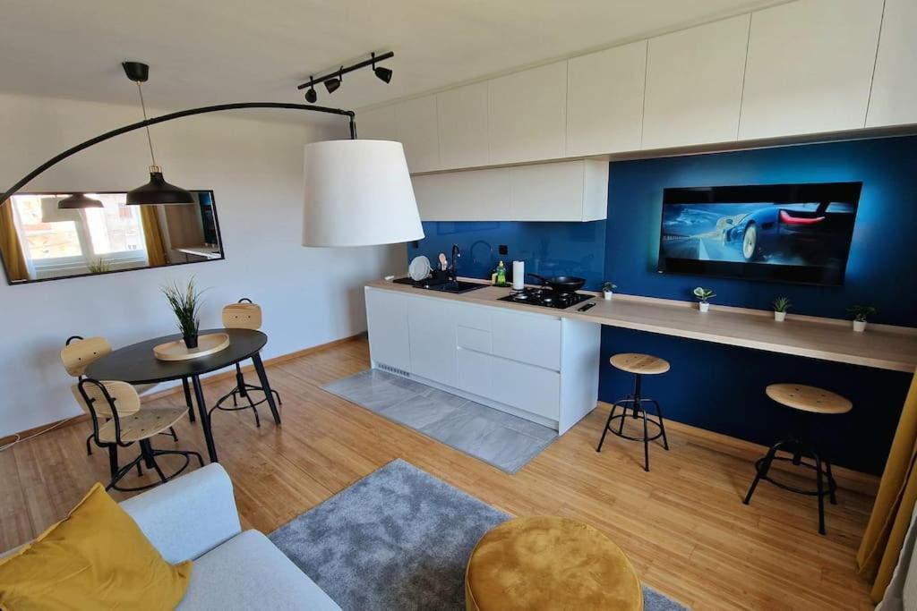 Midnight Blue Oasis - Center, Free Parking Appartement Zagreb Buitenkant foto